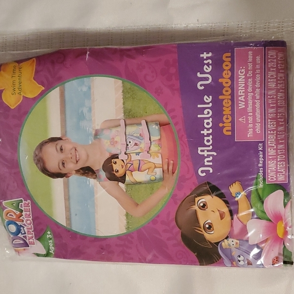 New unused sealed hopping ball 5+ & Dora and Boots and inflatable vest 3+ - Picture 3 of 5